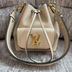 Louie Vuitton lock me bucket bag